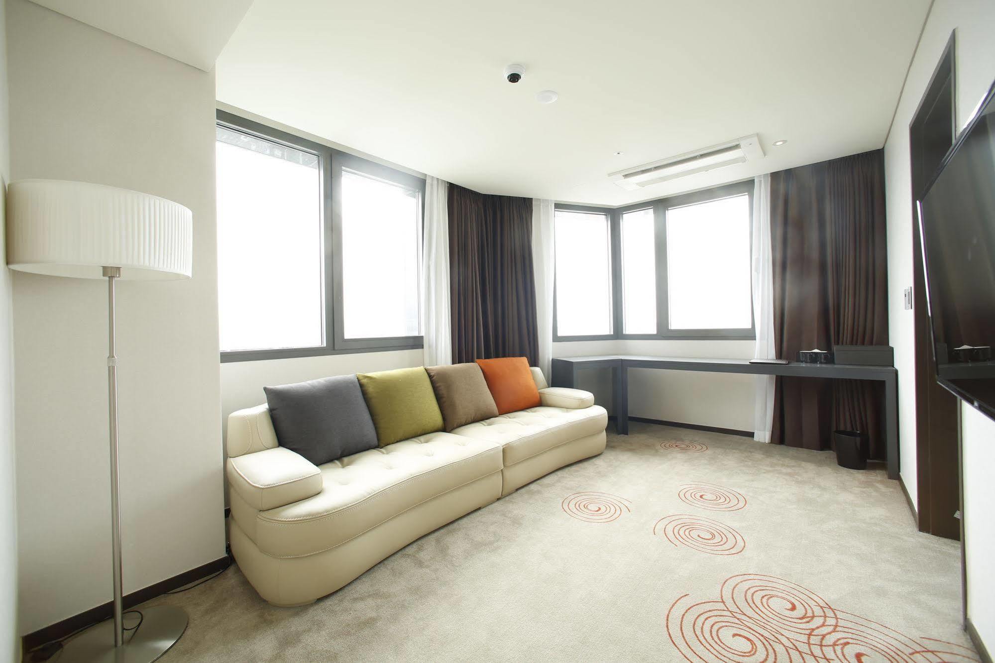 Golden Daisy Hotel Согвипхо Экстерьер фото